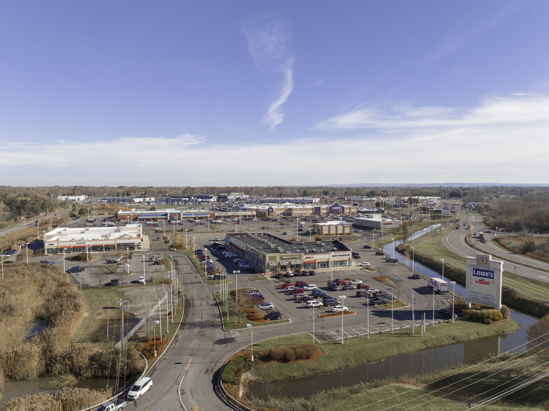 5701-5849 E Circle Dr, Clay, NY à louer - Photo de l’immeuble – Image 1 sur 6