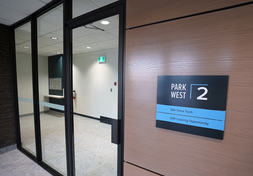 15111 123 Ave, Edmonton, AB à louer Hall d’entrée– Image 1 sur 2