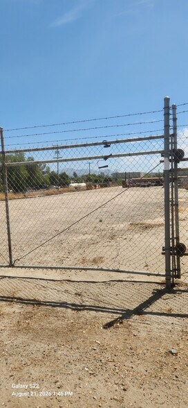 Olive St, Ramona, CA à louer - Photo de l’immeuble – Image 3 sur 5