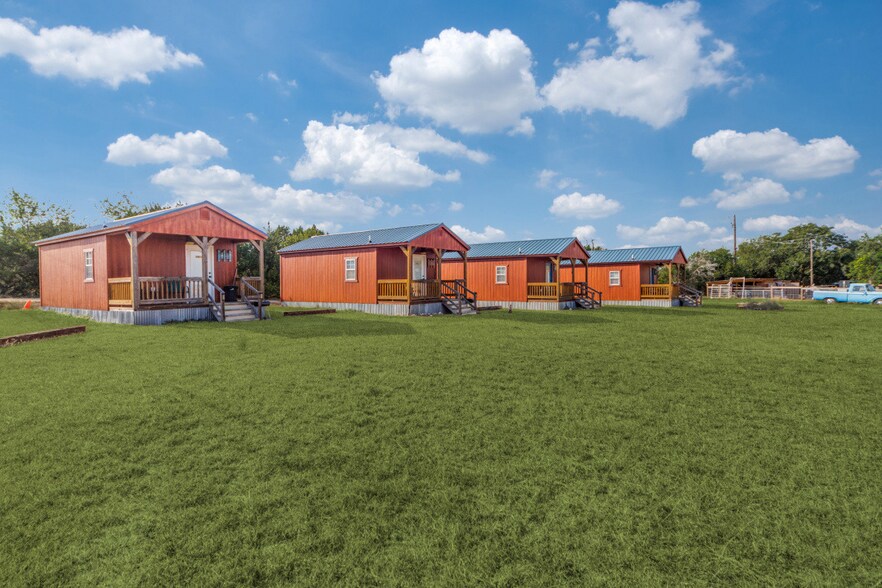 8141-8161 Tx 16 Hwy, Pipe Creek, TX à vendre - Photo de l’immeuble – Image 2 sur 20