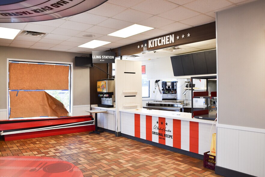 7902 University Ave, Lubbock, TX à louer - Photo de l’immeuble – Image 3 sur 23