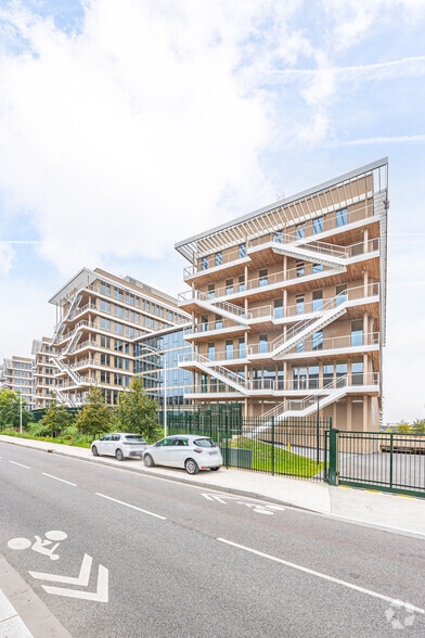 1 Place Des Papeteries, Nanterre à louer - Photo de l’immeuble – Image 3 sur 3