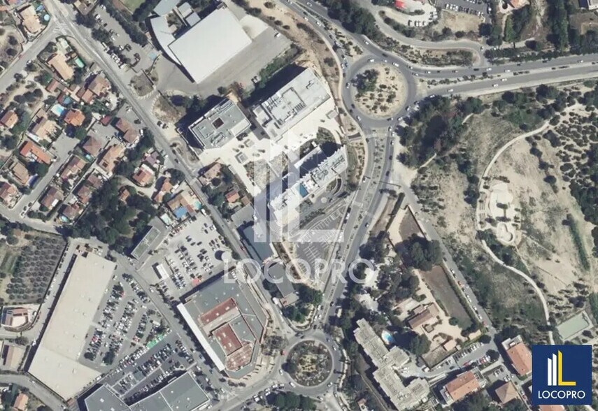 Local commercial dans La Ciotat à louer - Photo de l’immeuble – Image 1 sur 3