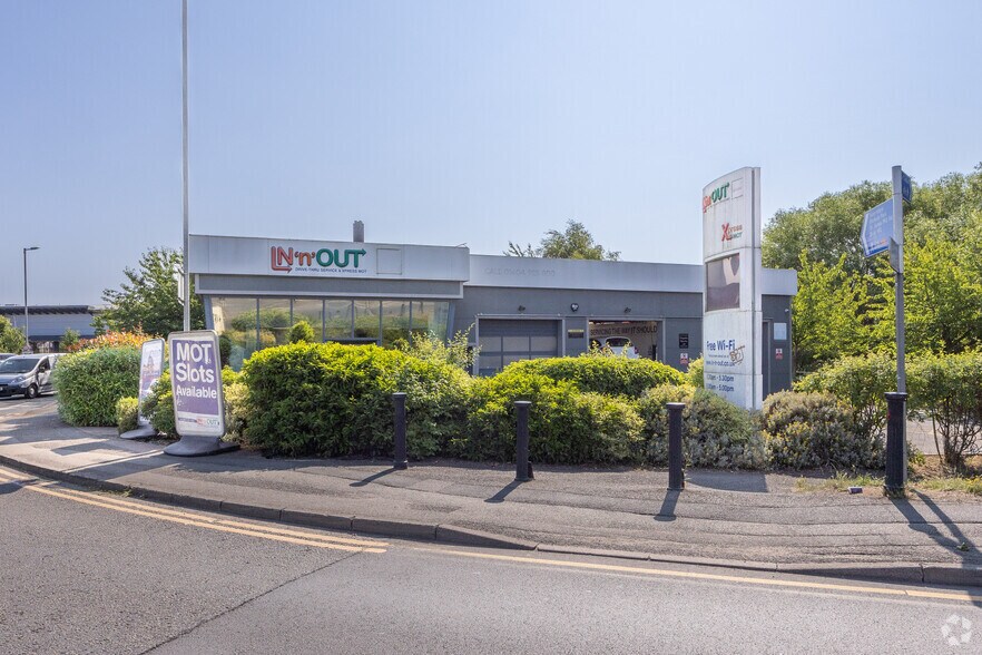Towcester Rd, Northampton à vendre - Photo principale – Image 1 sur 5