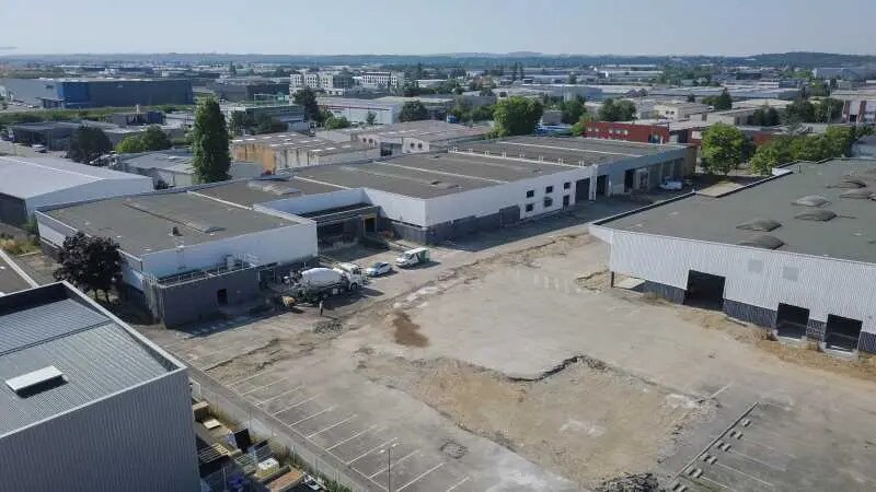 7 Rue Jean Perrin, Chassieu à louer Photo de l’immeuble– Image 1 sur 23