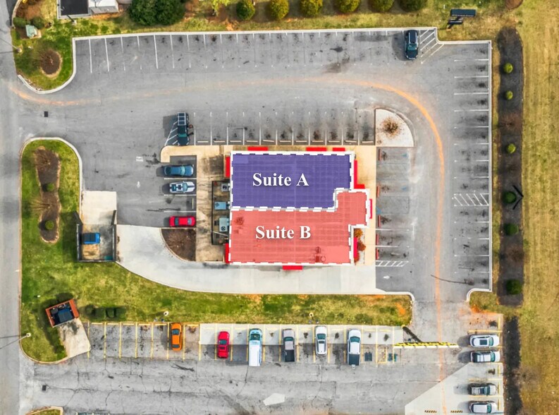 515 Roe Center Ct, Travelers Rest, SC à louer - Photo de l’immeuble – Image 2 sur 6