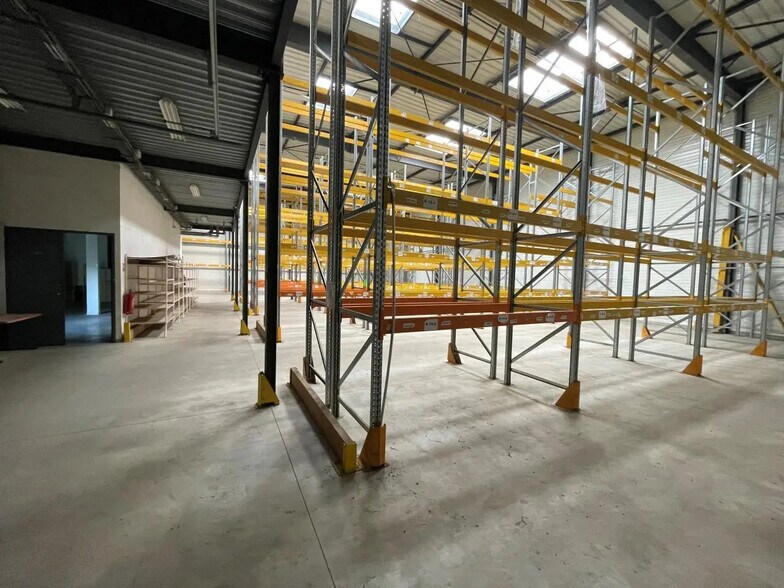 Local d'activités dans Méré à vendre - Photo intérieure – Image 2 sur 3