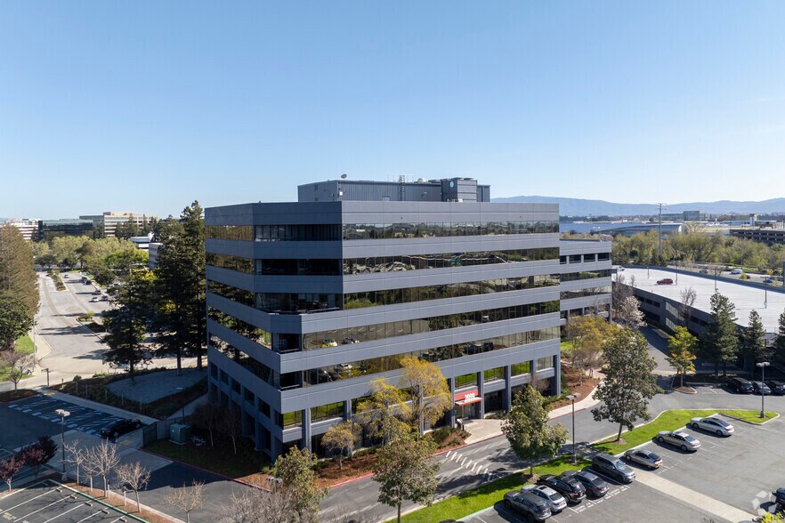 2033 Gateway Pl, San Jose, CA à louer - Photo principale – Image 3 sur 4