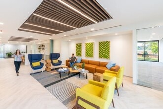 14840 Conference Center Dr, Chantilly, VA à louer Photo intérieure– Image 2 sur 7