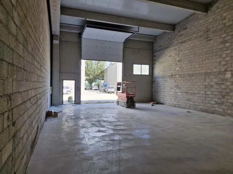 Local d’activités dans Montauroux à louer - Photo de l’immeuble – Image 3 sur 5