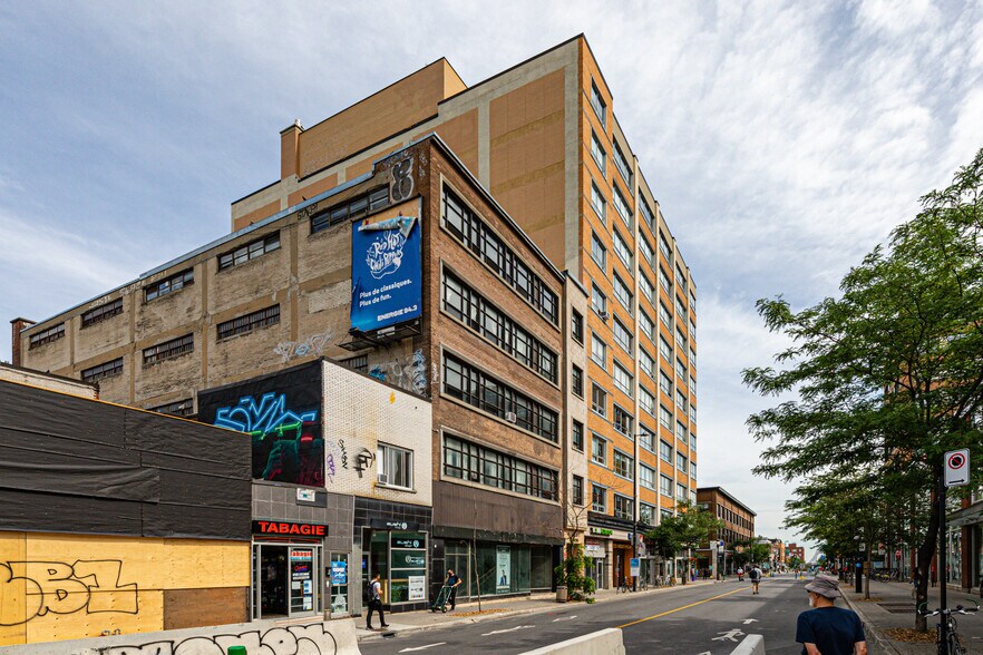 51-69 Av du Mont-Royal O, Montréal, QC à louer - Photo de l’immeuble – Image 2 sur 16