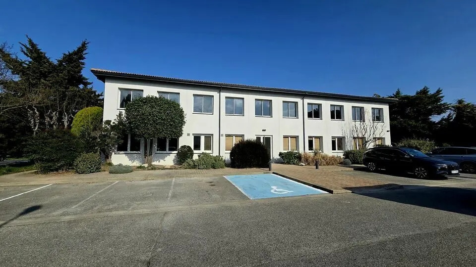Bureau dans Le Pontet à louer Photo de l’immeuble– Image 1 sur 7