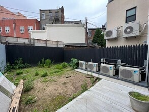 463 Pulaski St, Brooklyn, NY à louer Photo intérieure– Image 2 sur 3