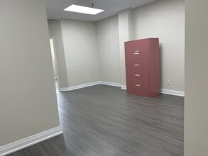 154 Queen St S, Mississauga, ON à louer Photo intérieure– Image 1 sur 8