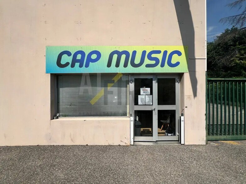 Bureau dans Saint-Laurent-Du-Var à louer - Photo de l’immeuble – Image 2 sur 9