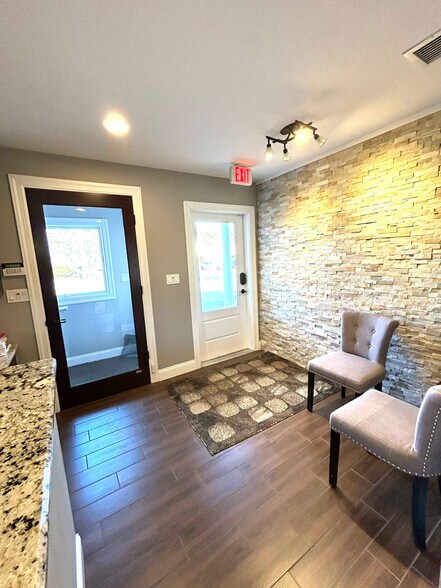 280 Smithtown Blvd, Nesconset, NY à vendre - Photo intérieure – Image 2 sur 15