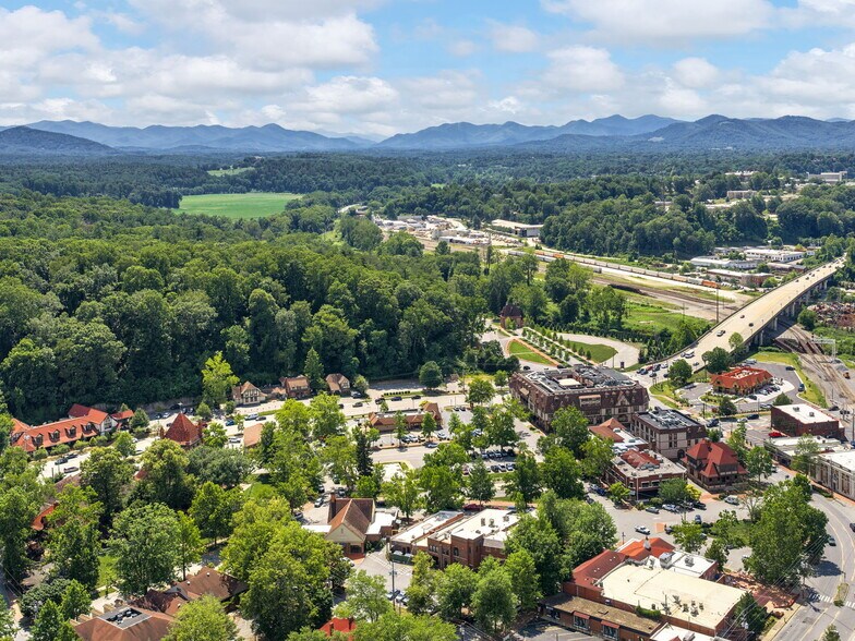 3 Kitchin Pl, Asheville, NC à louer - Photo de l’immeuble – Image 3 sur 3