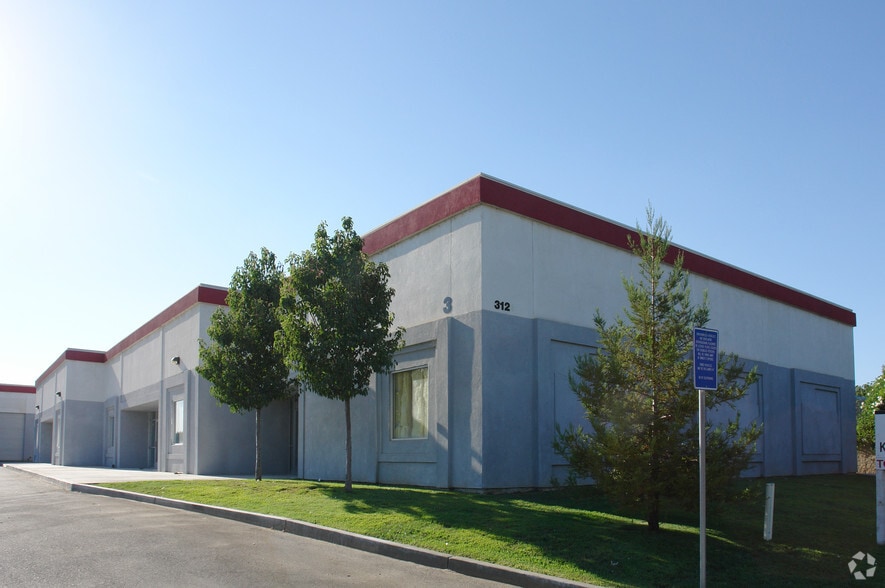 3121 N Sillect Ave, Bakersfield, CA à louer - Photo principale – Image 2 sur 3
