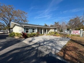 2300 W Bay Dr, Largo, FL à louer Photo intérieure– Image 2 sur 4