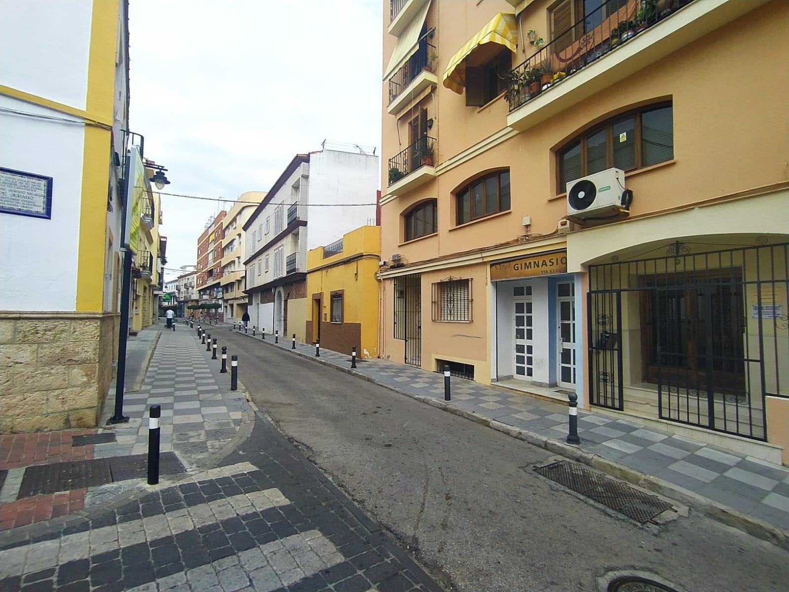 Local commercial dans Algeciras, Cádiz à vendre Photo de l’immeuble– Image 1 sur 12