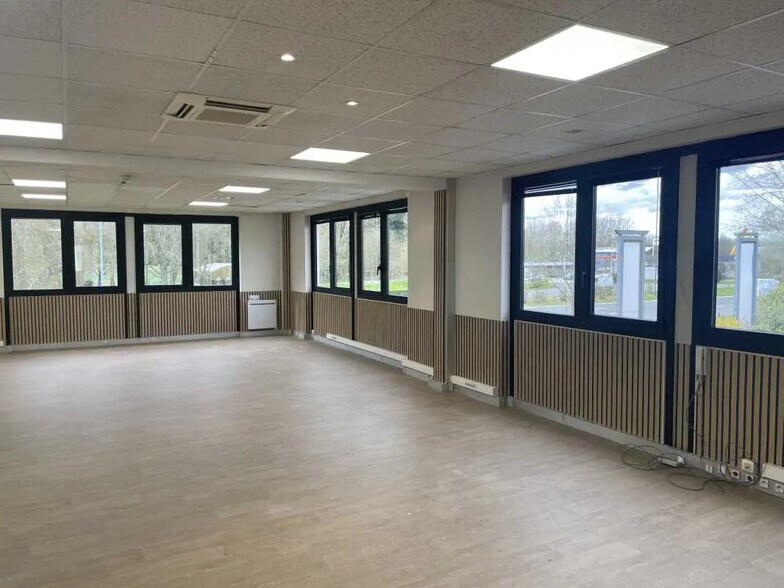 Bureau dans Compiègne à louer - Photo de l’immeuble – Image 2 sur 6
