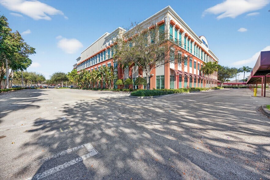8501 SW 124th Ave, Miami, FL à vendre - Photo de l’immeuble – Image 2 sur 17