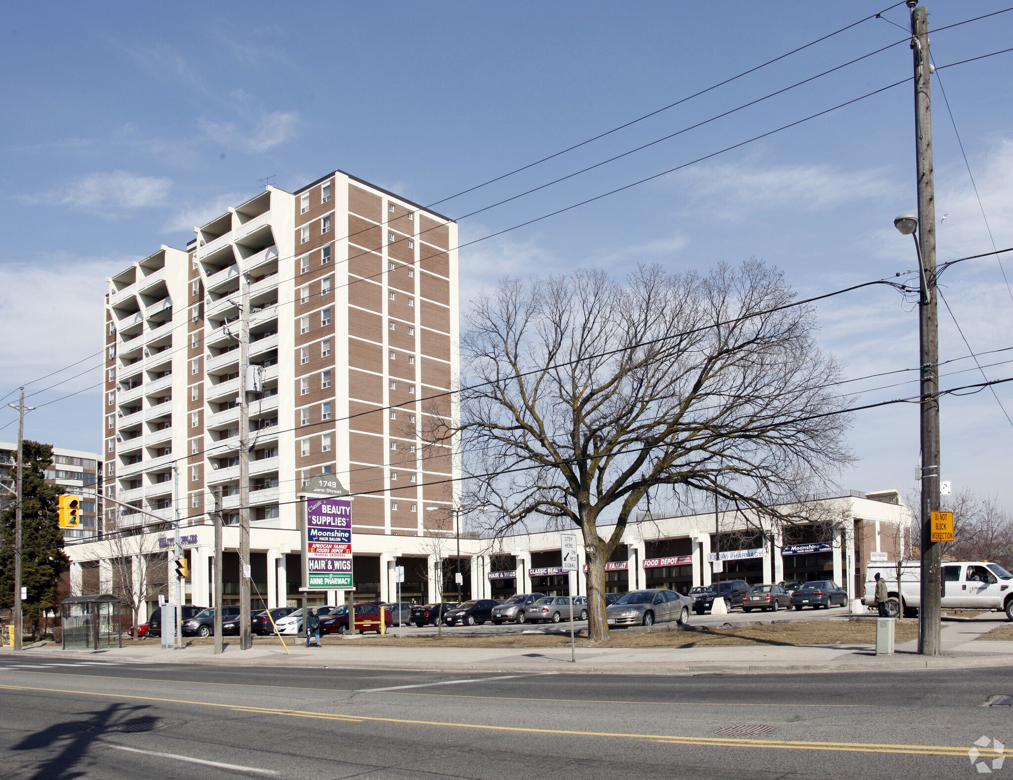 1749-1755 Jane St, Toronto, ON à louer Photo principale– Image 1 sur 5
