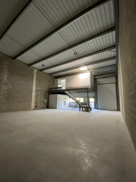 Local d’activités dans Mérignac à louer - Photo de l’immeuble – Image 2 sur 11