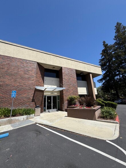 3180 Newberry Dr, San Jose, CA à vendre - Photo de l’immeuble – Image 2 sur 8