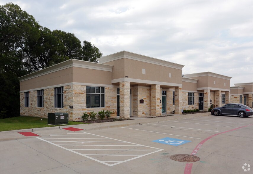 3900 S Stonebridge Dr, McKinney, TX à louer - Photo de l’immeuble – Image 3 sur 10