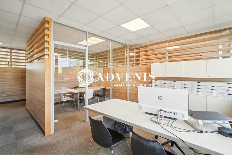 Bureau dans Villepinte à louer - Photo de l’immeuble – Image 3 sur 12