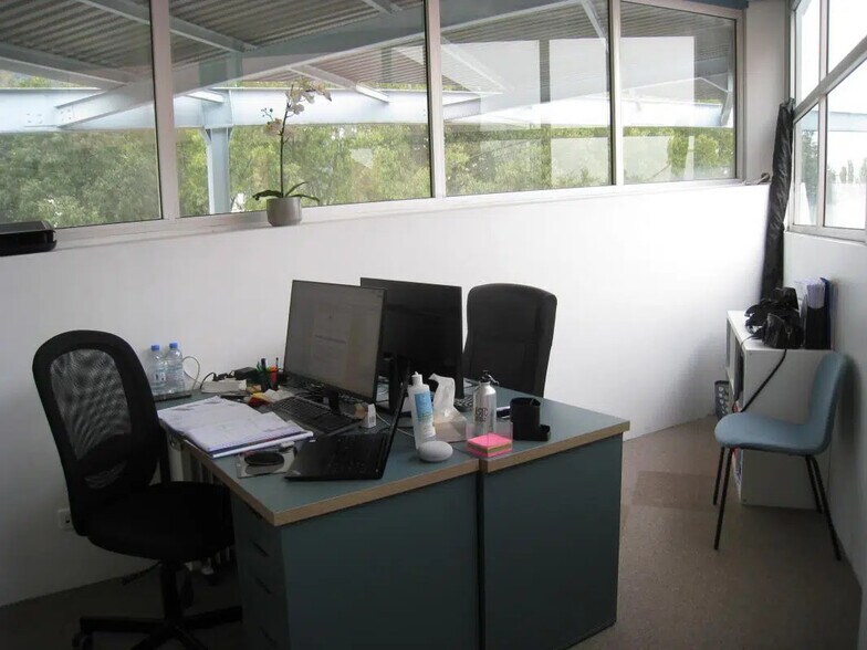Bureau dans Gémenos à louer - Photo de l’immeuble – Image 2 sur 5