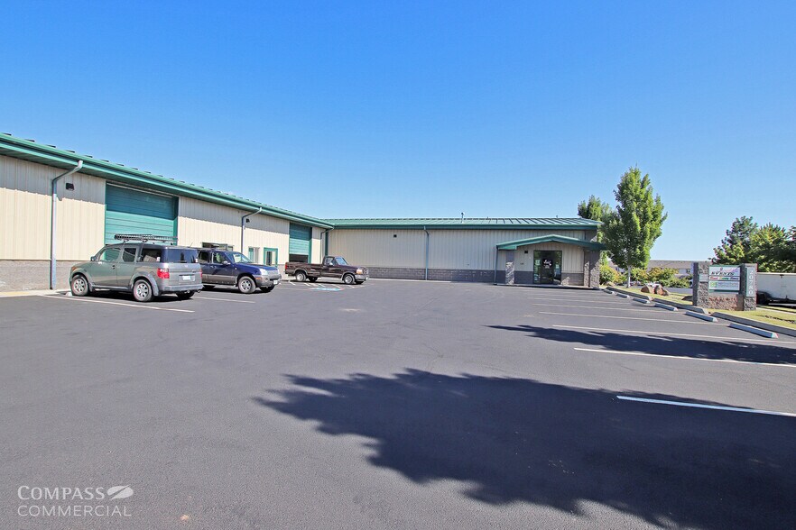 20780 NE High Desert Ln, Bend, OR à louer - Photo de l’immeuble – Image 2 sur 3