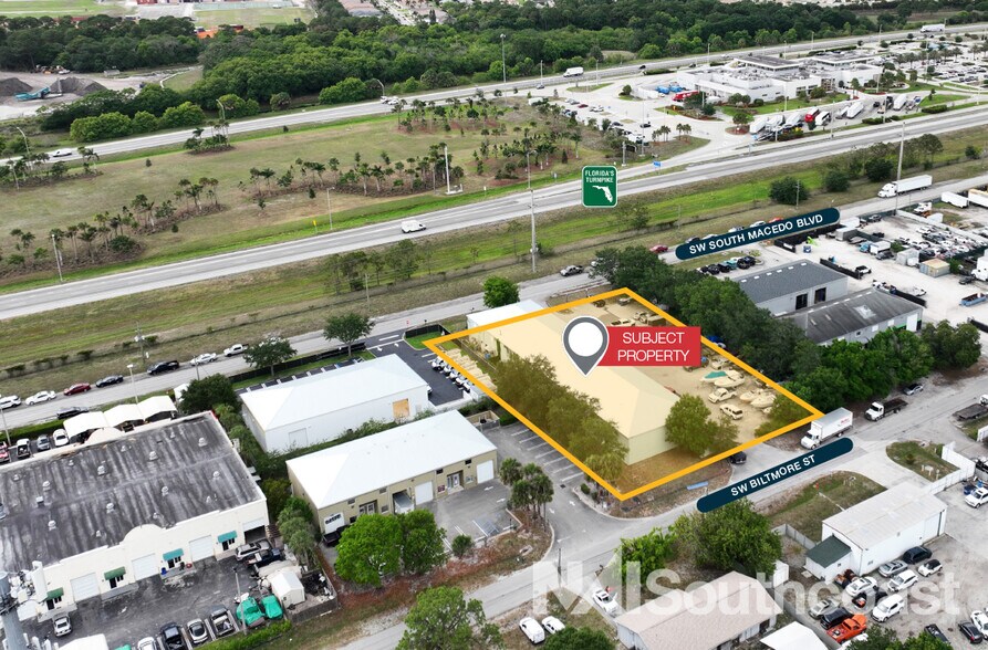 1337 SW South Macedo Blvd, Port Saint Lucie, FL à louer - Photo de l’immeuble – Image 3 sur 7