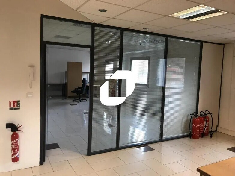 Bureau dans Croissy-Beaubourg à louer - Photo de l’immeuble – Image 3 sur 9