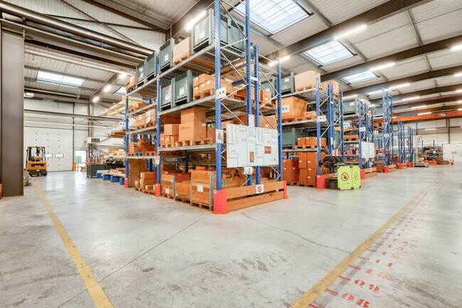 Plus de détails pour Industriel/Logistique à louer