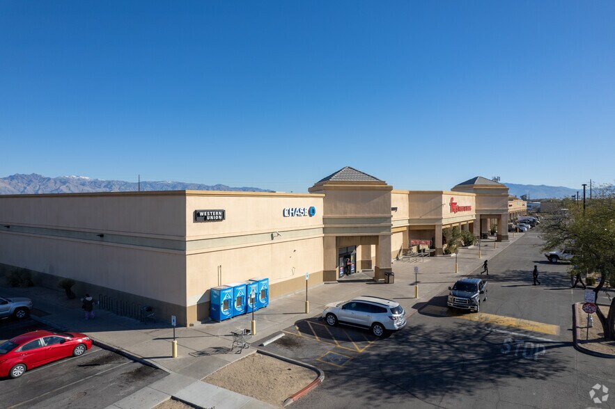2001-2071 E Irvington Rd, Tucson, AZ à louer - Photo de l’immeuble – Image 2 sur 10