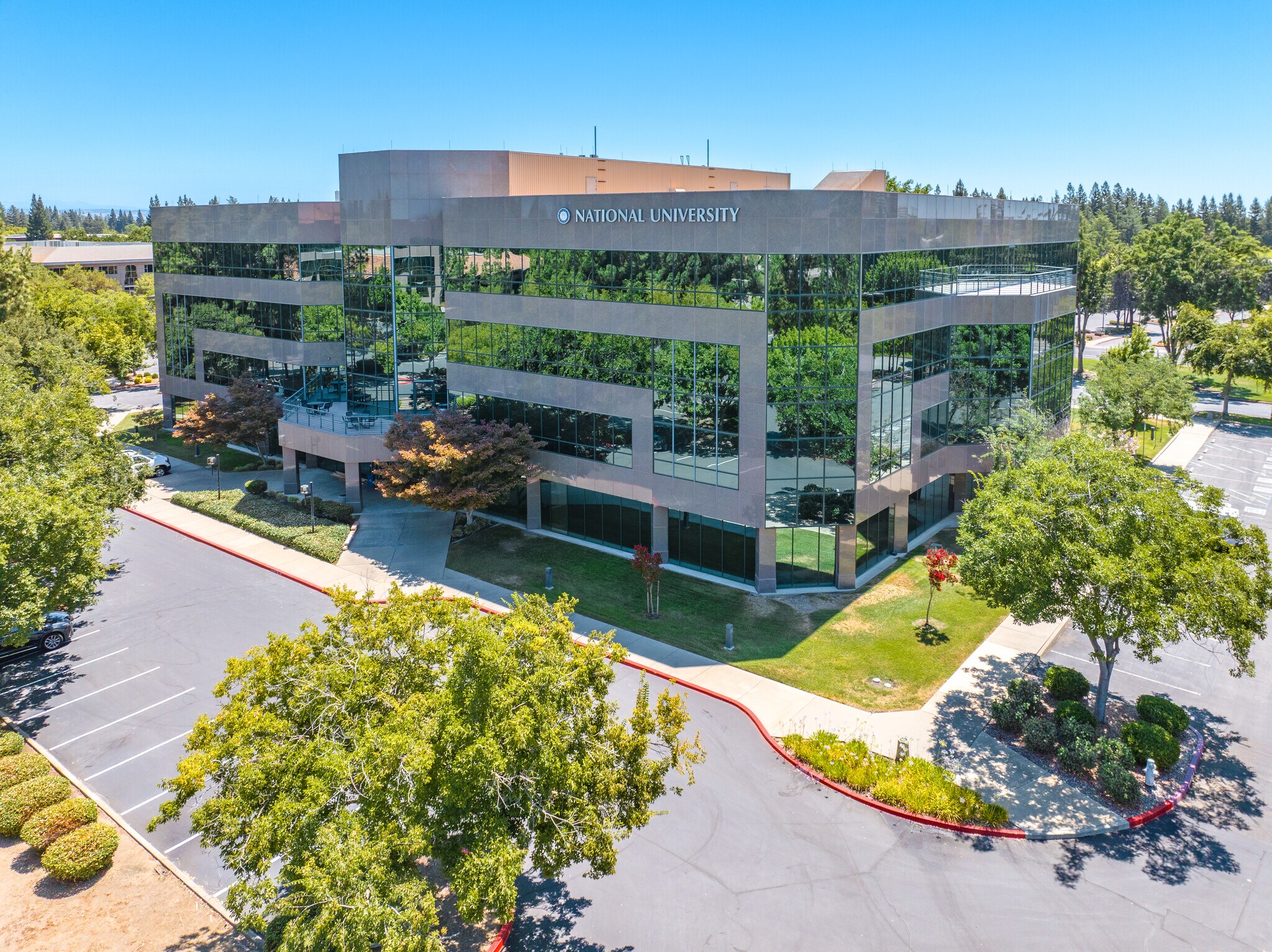 10901 Gold Center Dr, Rancho Cordova, CA à louer Photo de l’immeuble– Image 1 sur 16
