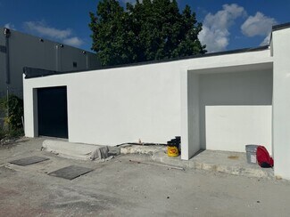 Plus de détails pour 3705 NW 35th Ave, Miami, FL - Local d'activités à louer