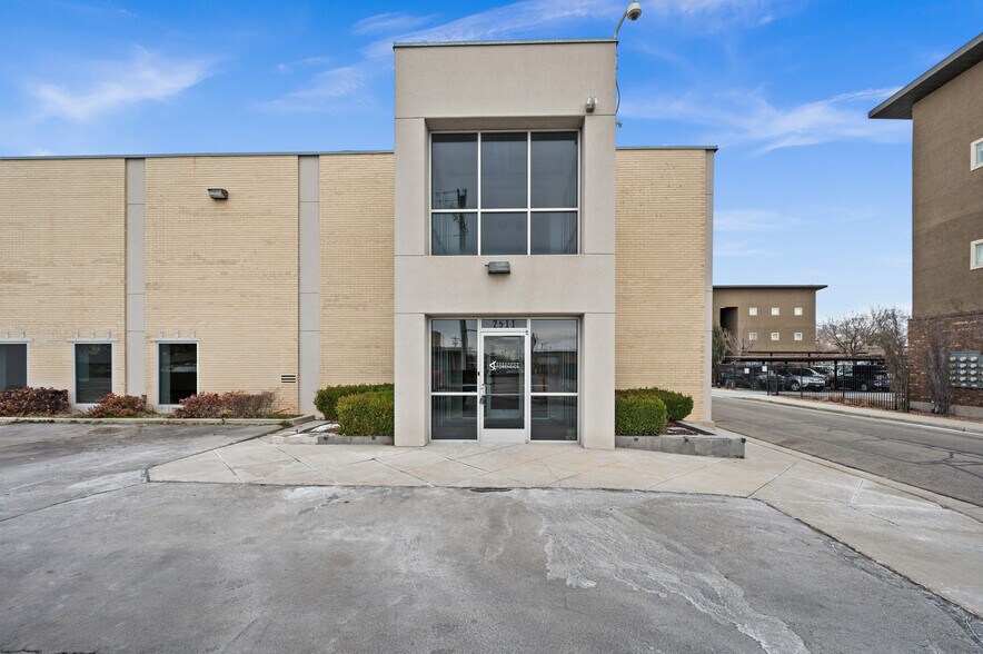 2495-2511 S West Temple, South Salt Lake, UT à louer - Photo principale – Image 1 sur 16