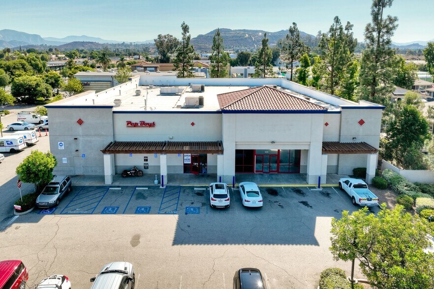 10041 Mission Gorge Rd, Santee, CA à vendre - Photo de l’immeuble – Image 2 sur 7