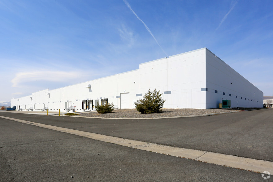 2275 E Newlands Dr, Fernley, NV à louer - Photo de l’immeuble – Image 3 sur 7