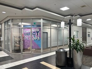 755 Lake Bonavista Dr SE, Calgary, AB à louer Photo intérieure– Image 2 sur 5