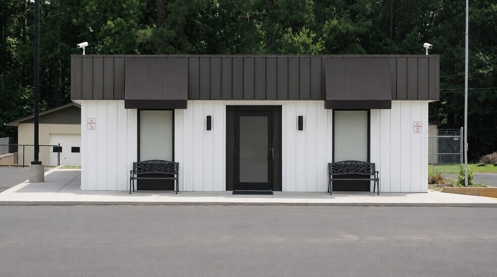 2111 S Horner Blvd, Sanford, NC à louer - Photo de l’immeuble – Image 1 sur 10