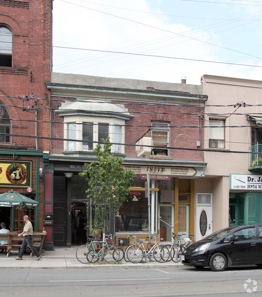 932 College St, Toronto, ON à louer - Photo de l’immeuble – Image 2 sur 2