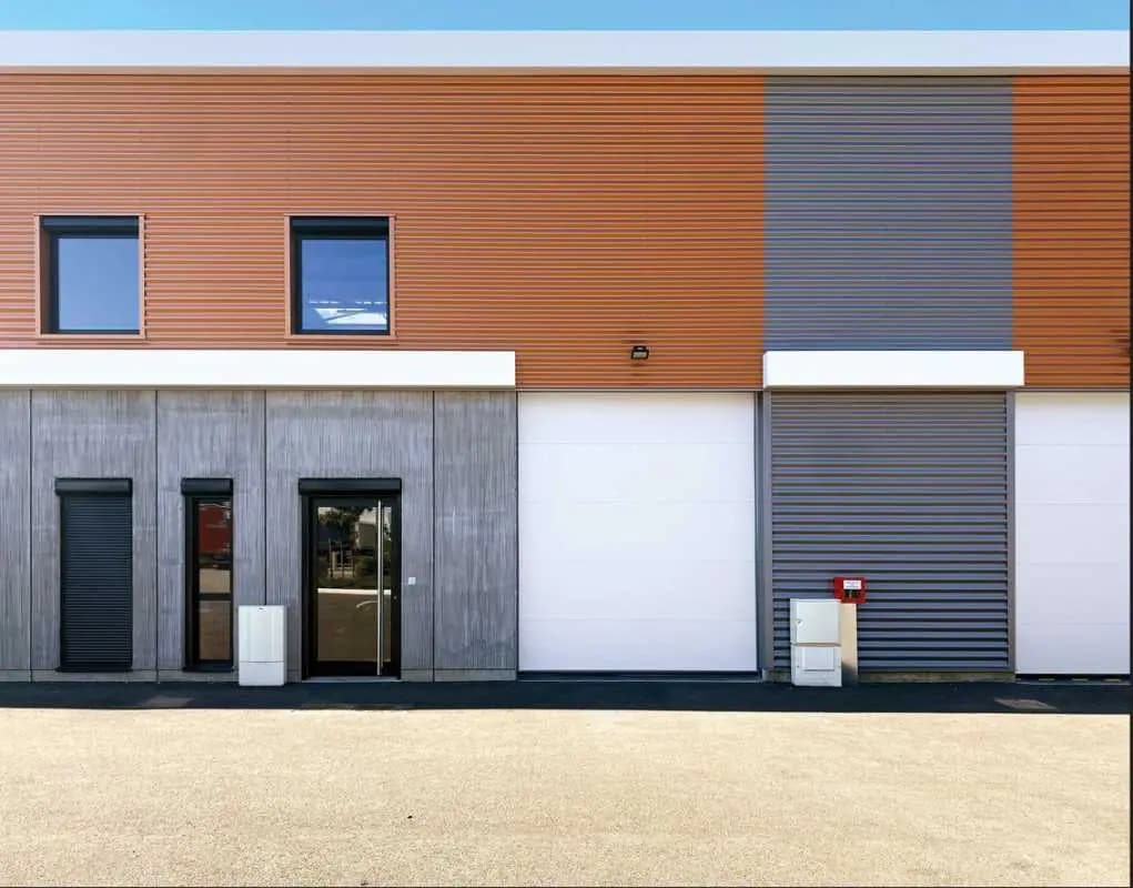 165 Avenue Henri Schneider, Meyzieu à louer Photo de l’immeuble– Image 1 sur 11