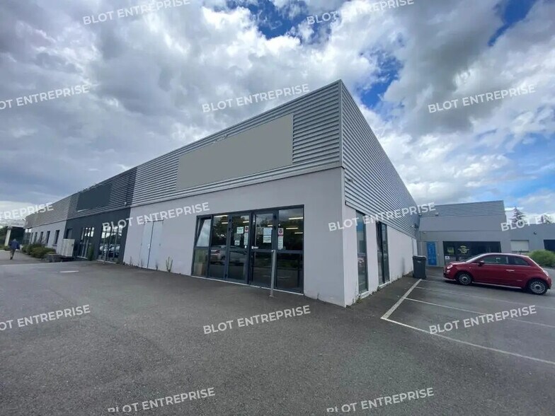 Local d’activités dans Montgermont à louer - Photo de l’immeuble – Image 1 sur 6