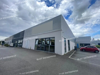 Plus de détails pour Local d'activités à louer