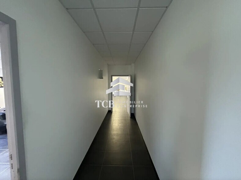 Local d'activités dans La Haie-Fouassière à vendre - Photo de l’immeuble – Image 2 sur 12