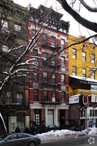 8 Saint Marks Pl, New York, NY à louer - Photo de l’immeuble – Image 2 sur 3